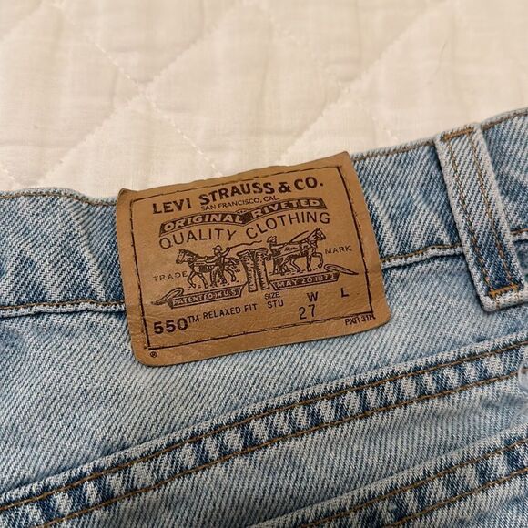 NWOT Levi’s Vintage High Waisted Denim Shorts 550 Student Relaxed Fit, Size W27 - Picture 11 of 16